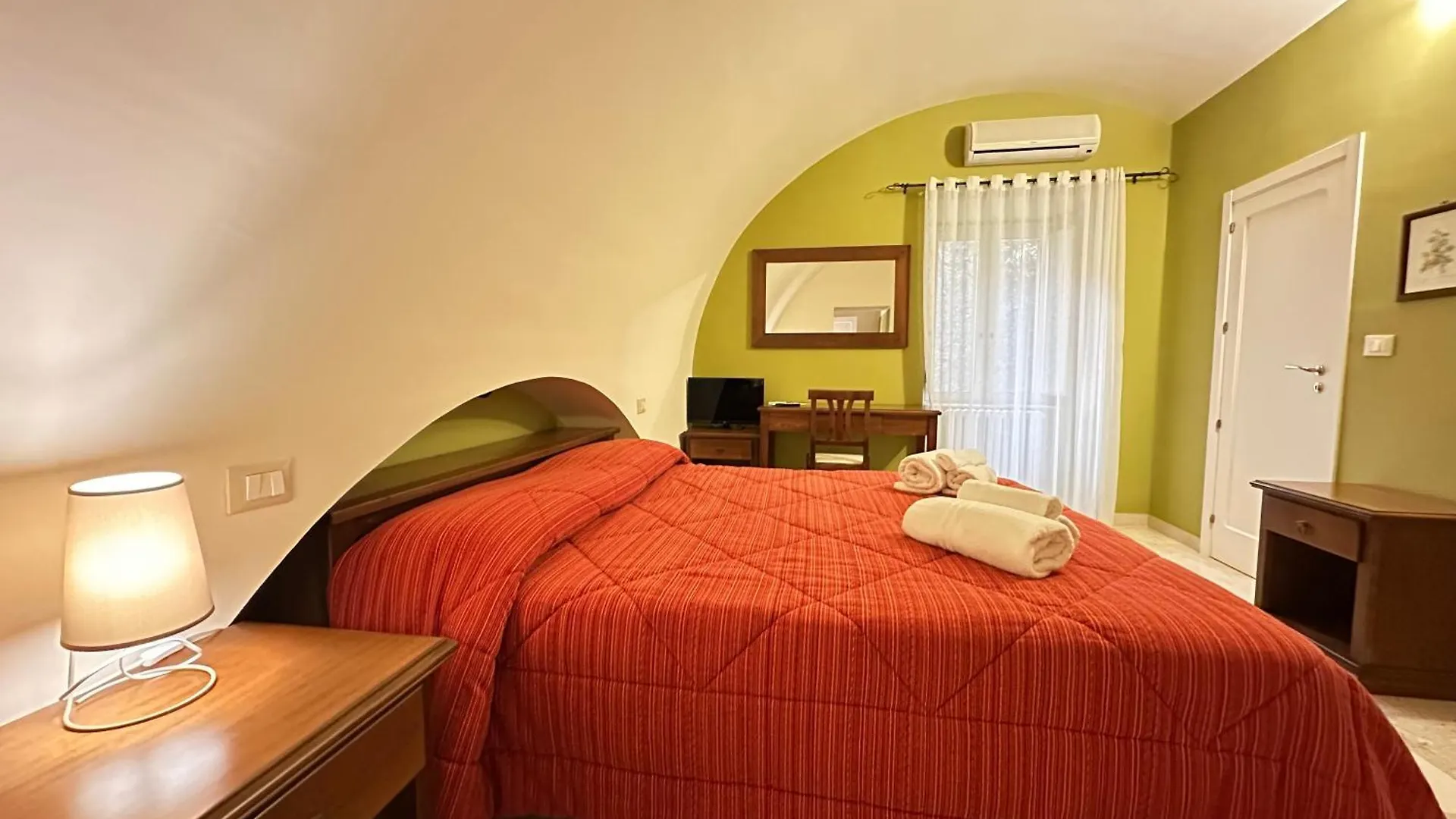 Historic B&B Apartments Home キアラモンテ・グルフィ 0*,